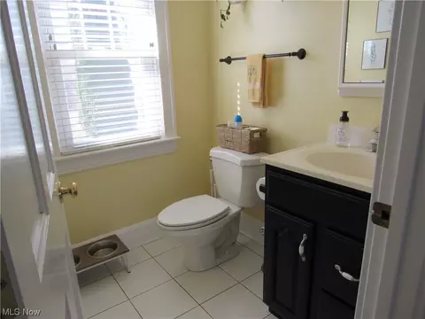 Bath - 615 Myrtle Ave, Ashtabula, OH 44004 photo 1 of 5