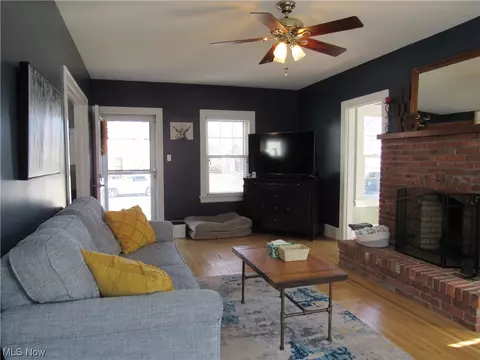 Living - 615 Myrtle Ave, Ashtabula, OH 44004 photo 4 of 4