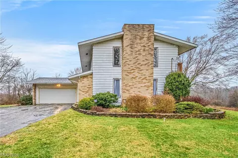 6773 Hatches Corners Rd, Conneaut, OH 44030