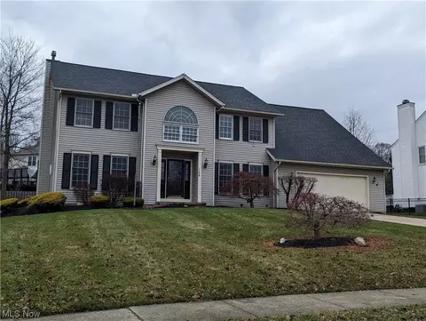 1128 Sharonbrook Dr, Twinsburg, OH 44087