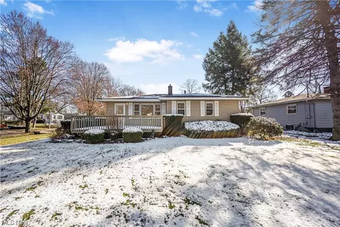 99 High Grove Blvd, Akron, OH 44312