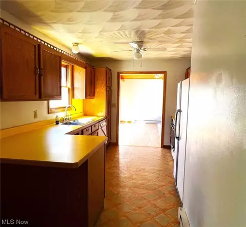 Kitchen - 46292 Cedar Way, Rogers, OH 44455 photo 1 of 2