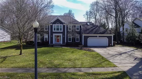 1421 River Trail Dr, Kent, OH 44240