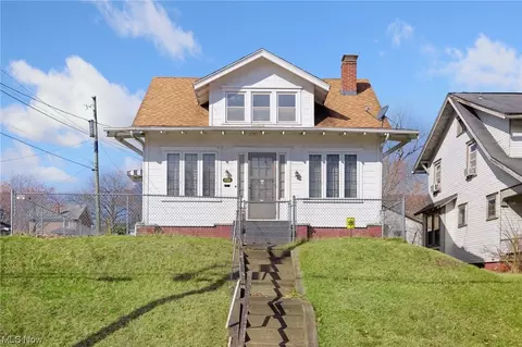 1501 Saint Elmo Ave, Canton, OH 44705
