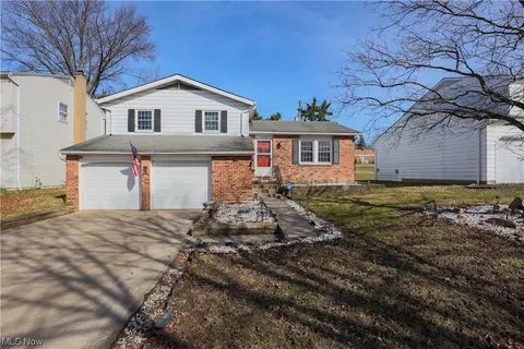 13577 Foxcroft Dr, Garfield Heights, OH 44125