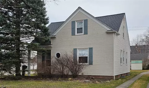 4433 W 227th St, Fairview Park, OH 44126