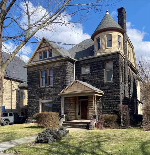 842 N 4th St, Steubenville, OH 43952