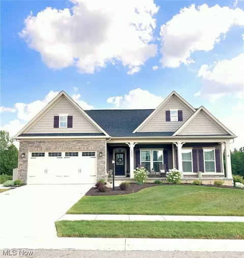 2292 Orchard Cir, Ravenna, OH 44266