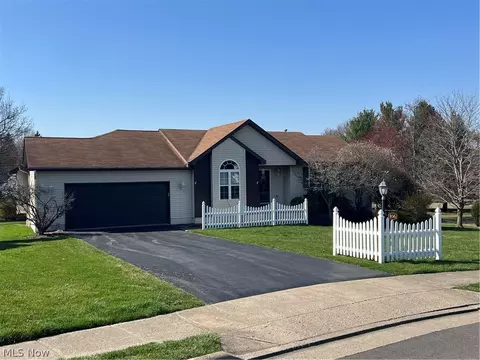 106 Hawkins Ln, Columbiana, OH 44408