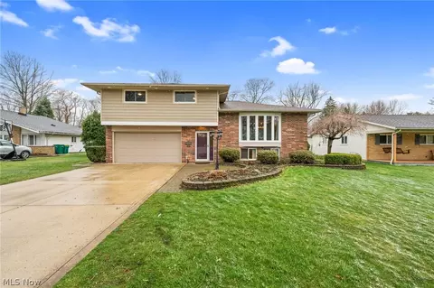 6172 Melshore Dr, Mentor, OH 44060