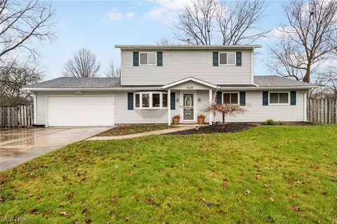 9128 Seminole Ln, Macedonia, OH 44056