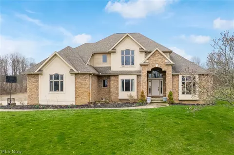 13746 Sousa St NW, North Lawrence, OH 44666