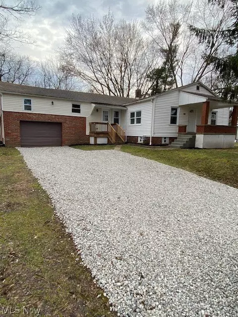 2216 Pressler Rd, Akron, OH 44312
