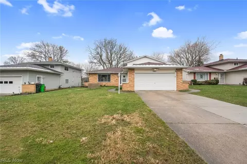 6006 Lehman Dr, Bedford Heights, OH 44146
