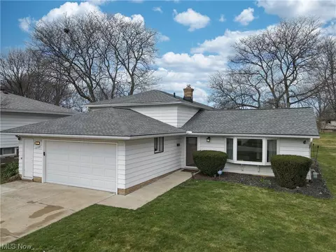 3104 Arrow Ln, Parma, OH 44134
