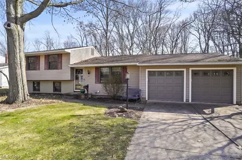 3915 Northview Dr, Stow, OH 44224