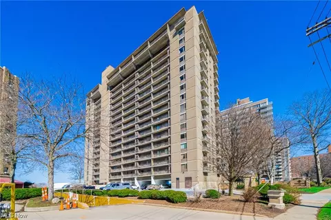 12500 Edgewater Dr #903, Lakewood, OH 44107