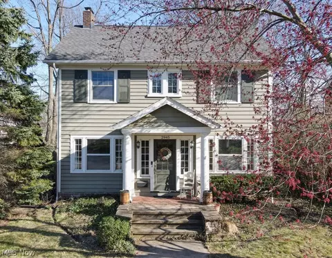 2945 Essex Rd, Cleveland Heights, OH 44118