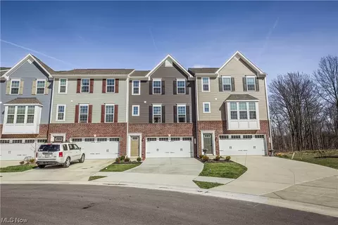 4045 N Steels Cir, Cuyahoga Falls, OH 44224