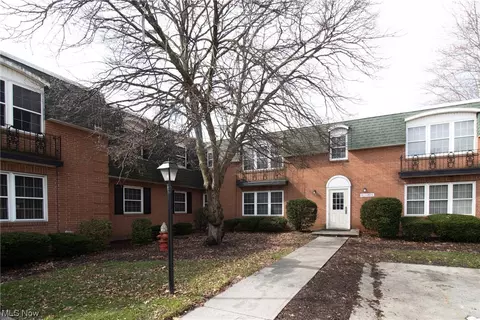 4785 Columbia Rd #206, North Olmsted, OH 44070