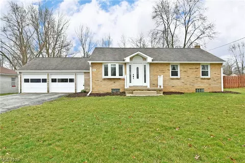321 Glendola Ave NW, Warren, OH 44483