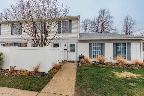 20382 Williamsburg Ct #203C, Middleburg Heights, OH 44130