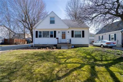2327 9th St, Cuyahoga Falls, OH 44221