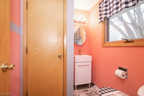 Bath - 41859 Earlene Ct, Elyria, OH 44035 photo 2 of 2