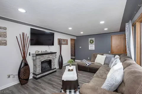 Living - 41859 Earlene Ct, Elyria, OH 44035 photo 1 of 4