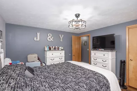 Bedroom - 41859 Earlene Ct, Elyria, OH 44035 photo 3 of 7