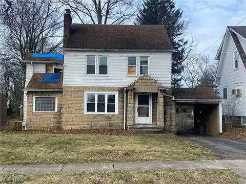 2818 Norwood St, Cuyahoga Falls, OH 44221