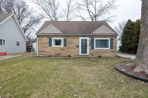 165 S Frank Blvd, Akron, OH 44313