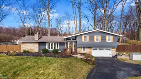 7506 Hollycroft Ln, Mentor, OH 44060