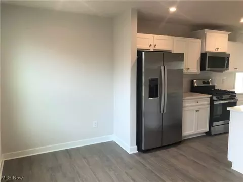310 Ridgewater Dr, Elyria, OH 44035 photo 6