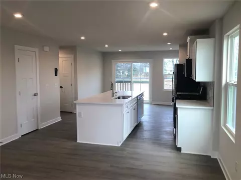 310 Ridgewater Dr, Elyria, OH 44035 photo 2