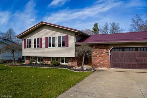 1528 Elmwood Dr, Ashtabula, OH 44004