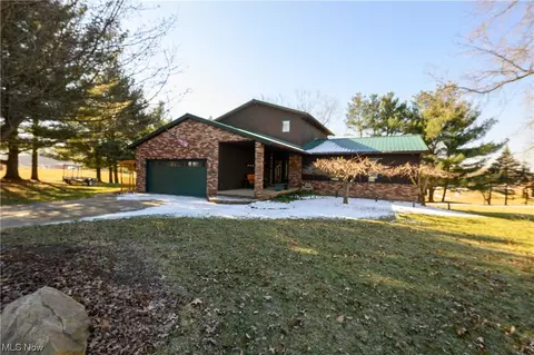 8821 Indian Hills Cir NW, Canal Fulton, OH 44614