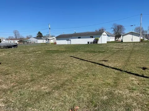 Oxford Avenue, Newcomerstown, OH 43832