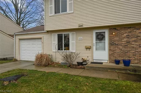 2296 Echo Valley Dr, Stow, OH 44224