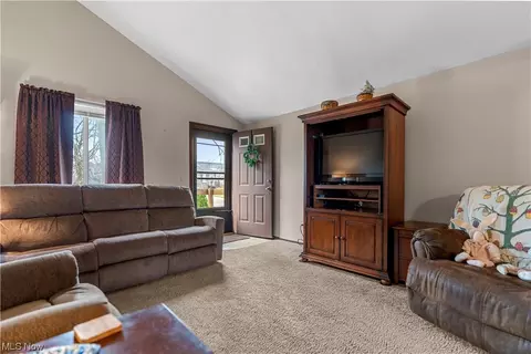 124 Overmont Ave SW, Massillon, OH 44646 photo 3