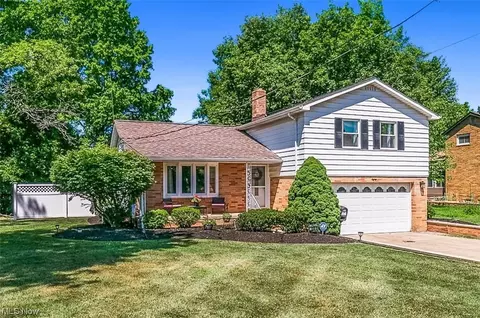 1080 Cranbrook Dr, Highland Heights, OH 44143