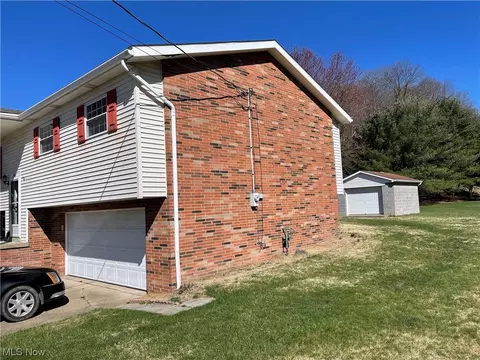 52 Basil Dr, Weirton, WV 26062 photo 4