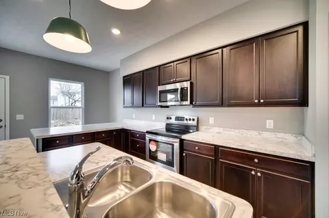 259 S Logan St, Elyria, OH 44035 photo 9