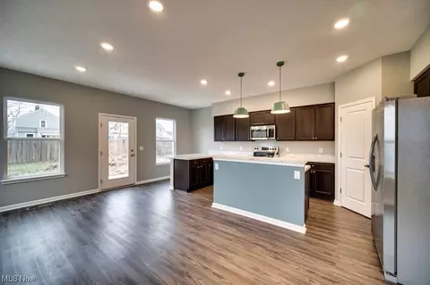 259 S Logan St, Elyria, OH 44035 photo 6
