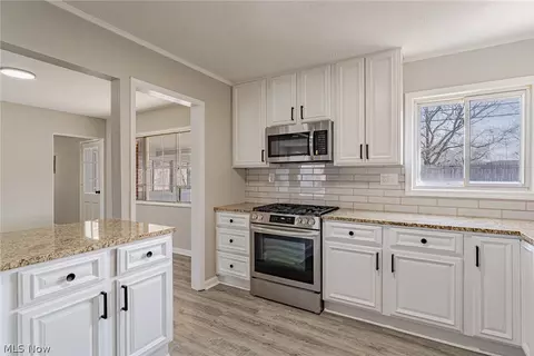 Kitchen - 709 Willow Dr, Euclid, OH 44132 photo 3 of 3