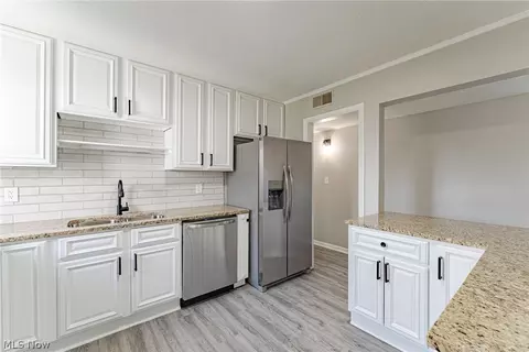 Kitchen - 709 Willow Dr, Euclid, OH 44132 photo 2 of 3