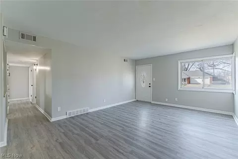 Entry Way - 709 Willow Dr, Euclid, OH 44132 photo 1 of 1
