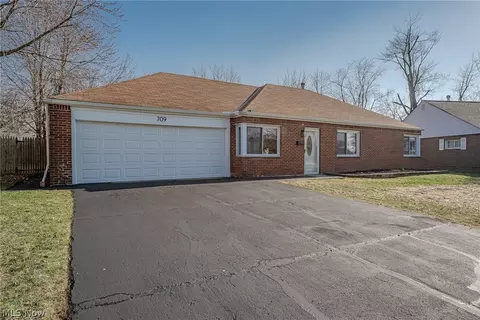 Exterior - 709 Willow Dr, Euclid, OH 44132 photo 2 of 5