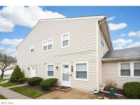 2431 Island Dr, Uniontown, OH 44685