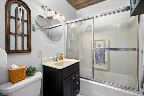 Bath - 767 E 232nd St, Euclid, OH 44123 photo 1 of 2